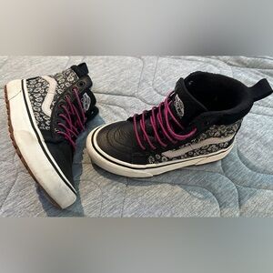 Vans kids MTE hightops size 1 Fall + Winter shoes